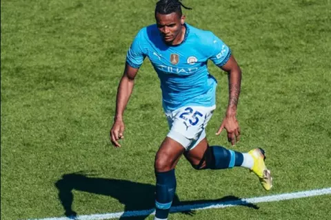 فرحة لم تكتمل.. أكانجي يتحدث عن العودة للمشاركة مع مانشستر سيتي